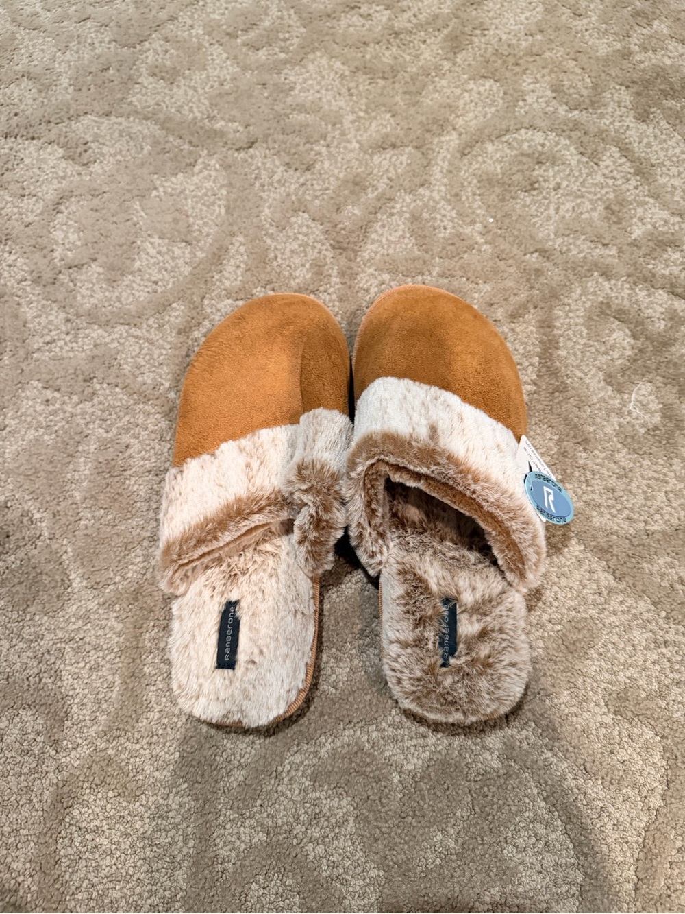 Cozy Men Faux-Fur Slip-On Slippers - Tan